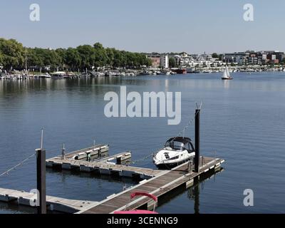 Der Schiersteiner Hafen im Ortsteil Schierstein in Wiesbaden, Hessen, Deutschland Stockfoto