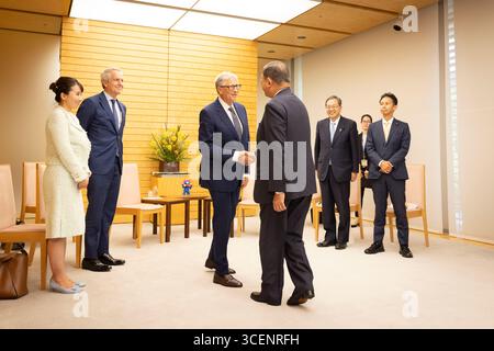 Tokio, Japan. August 2025. Bill Gates, Vorsitzender der Gates Foundation, besucht am 19. August 2025 den japanischen Premierminister Shigeru Ishiba im Büro des Premierministers in Tokio. (Credit Image: © POOL via ZUMA Press Wire) NUR REDAKTIONELLE VERWENDUNG! Nicht für kommerzielle ZWECKE! Stockfoto