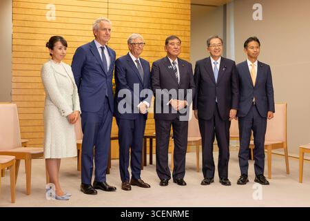 Tokio, Japan. August 2025. Bill Gates, Vorsitzender der Gates Foundation, besucht am 19. August 2025 den japanischen Premierminister Shigeru Ishiba im Büro des Premierministers in Tokio. (Credit Image: © POOL via ZUMA Press Wire) NUR REDAKTIONELLE VERWENDUNG! Nicht für kommerzielle ZWECKE! Stockfoto