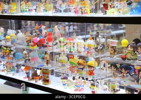 SINGAPUR CITY, SINGAPUR - 11. MÄRZ 2024: Pop Mart Sammlerfiguren in Singapur. Stockfoto