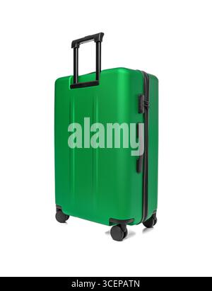 Ein moderner grüner Hartschalenkoffer mit Rädern und einziehbarem Griff wird isoliert auf weißem Hintergrund gezeigt Stockfoto
