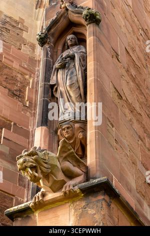 Grotesque 12 an der Kathedrale von Lichfield in Staffordshire Stockfoto