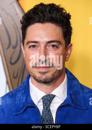 Hollywood, Usa. August 2025. HOLLYWOOD, LOS ANGELES, KALIFORNIEN, USA - 18. AUGUST: Der US-amerikanische Schauspieler Ben Feldman kommt bei der Los Angeles Special Screening von Netflix's „Long Story Short“ Staffel 1 am 18. August 2025 im Netflix Tudum Theater in Hollywood, Los Angeles, Kalifornien, USA. (Foto: Xavier Collin/Image Press Agency) Credit: Image Press Agency/Alamy Live News Stockfoto