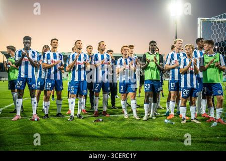Odense, Dänemark. August 2025. Die Spieler von ob sahen nach der Niederlage im 3F Superliga-Spiel zwischen Odense BK und Aarhus GF im Nature Energy Park in Odense. Stockfoto