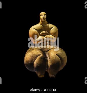 Sitzende Tonfigur, Museum im megalithischen Ggantija-Tempel, etwa 5600 Jahre alt, eines der ältesten teilweise erhaltenen Gebäude der Welt, UNE Stockfoto