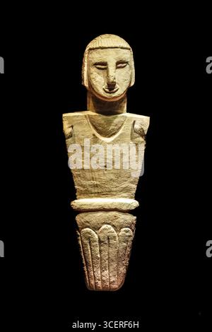 Kleine stilisierte menschliche Figuren, Museum am megalithischen Ggantija-Tempel, etwa 5600 Jahre alt, eines der ältesten teilweise erhaltenen Gebäude im W Stockfoto