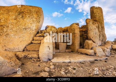 Megalithischer Hagar Qim Tempel mit insgesamt sechs größeren Tempelräumen, 3600-2500 v. Chr., Erscheinungsbild ohne Zeltdach, Qrendi, Malta Stockfoto