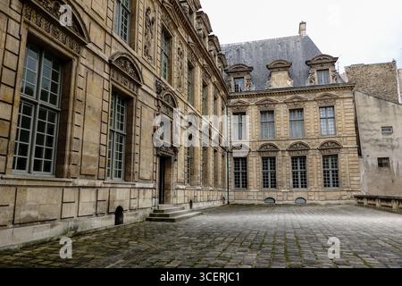 Das Hôtel de Sully, Louis XIII Stil Hôtel, Privathaus, befindet sich im Marais, 4. Arrondissement, ein kulturelles Wahrzeichen, Paris, Fr. Stockfoto