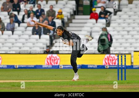 Nottingham, Großbritannien. August 2025. Gaur (Manchester Originals) Bowling während des Hundert-Spiels zwischen Trent Rockets und Manchester Originals in Trent Bridge, Nottingham, Vereinigtes Königreich, 19. August 2025 Foto: Mark Dunn/Alamy Live News Stockfoto