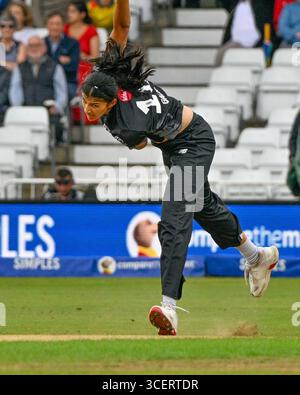 Nottingham, Großbritannien. August 2025. Gaur (Manchester Originals) Bowling während des Hundert-Spiels zwischen Trent Rockets und Manchester Originals in Trent Bridge, Nottingham, Vereinigtes Königreich, 19. August 2025 Foto: Mark Dunn/Alamy Live News Stockfoto
