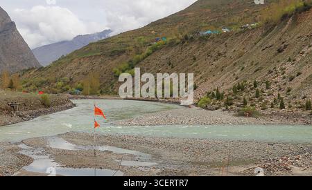 Zusammenfluss von Bhaga und chandra bei Tandi, nach dem Zusammenfluss des Flusses chenab oder Chandrabhaga, Lahaul Valley, himachal pradesh, indien Stockfoto