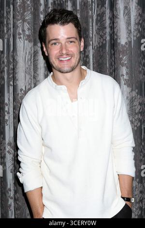 Burbank, USA. August 2025. LOS ANGELES - 16. August: Michael Mealor beim The Young and the Restless Fan Event im Burbank Marriott am 16. August 2025 in Burbank, KALIFORNIEN (Foto: Katrina Jordan/SIPA USA) Credit: SIPA USA/Alamy Live News Stockfoto