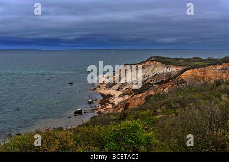 Strand in der Nähe von Gay Head Light ist ein historischer Leuchtturm auf Martha's Vineyard, USA Stockfoto