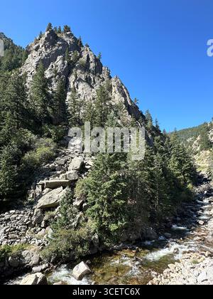 Boulder Creek in Boulder, Colorado, an einem Sommertag. Stockfoto