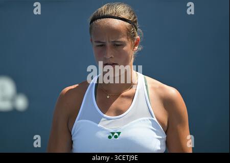 New York, Usa. August 2025. Die Belgierin Hanne Vandewinkel wurde während eines Tennisspiels gegen die Kanadierin Stakusic in der ersten Runde der Qualifikation für das Damen-Einzelturnier des US Open Grand Slam-Tennisturniers 2025 in New York City, USA, am Dienstag, den 19. August 2025 gezeigt. BELGA FOTO TONY BEHAR Credit: Belga News Agency/Alamy Live News Stockfoto
