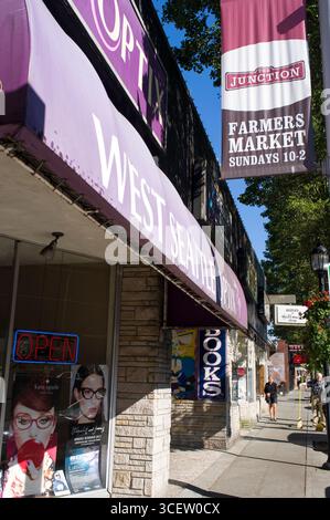Geschäfte, Cafés und Restaurants entlang der California Avenue, West Seattle, King County, Washington, USA Stockfoto