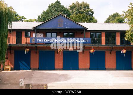 The King’s School Rowing Club Bootshaus am River Dee, Chester, Cheshire, England, Großbritannien. Stockfoto
