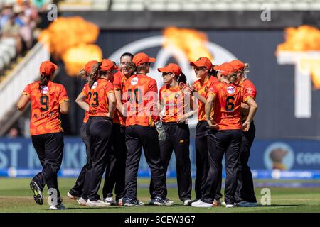Birmingham, Großbritannien. August 2025. Birmingham, England, 17. August 2025: Spieler von Birmingham Phoenix während des Hundert Gruppenspiels zwischen Birmingham Phoenix Women und London Spirit Women im Edgbaston Stadium, Birmingham, England (Unnati Naidu/SPP) Credit: SPP Sport Press Photo. /Alamy Live News Stockfoto