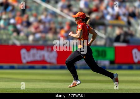 Birmingham, Großbritannien. August 2025. Birmingham, England, 17. August 2025: Ellyse Perry von Birmingham Phoenix Fields während des Hundert Gruppenspiels zwischen Birmingham Phoenix Women und London Spirit Women im Edgbaston Stadium, Birmingham, England (Unnati Naidu/SPP) Credit: SPP Sport Press Photo. /Alamy Live News Stockfoto