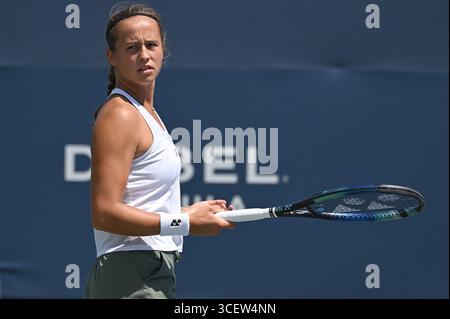 New York, Usa. August 2025. Die Belgierin Hanne Vandewinkel wurde während eines Tennisspiels gegen die Kanadierin Stakusic in der ersten Runde der Qualifikation für das Damen-Einzelturnier des US Open Grand Slam-Tennisturniers 2025 in New York City, USA, am Dienstag, den 19. August 2025 gezeigt. BELGA FOTO TONY BEHAR Credit: Belga News Agency/Alamy Live News Stockfoto