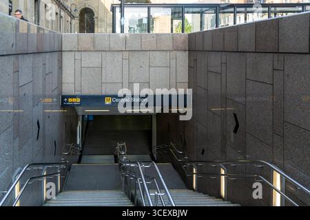 Treppeneingang zur Central Station Metro im Stadtzentrum, Newcastle upon Tyne, Tyne and Wear, England, Großbritannien Stockfoto