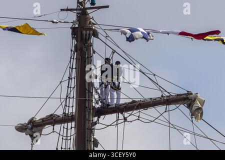 IJmuiden, Niederlande, 2011-08-20 10:26:35 IJmuiden, 20. August 2025, 2025. Teilnehmende Schiffe an SAIL 2025 bereiten sich auf die Segel nach Amsterdam vor. Foto: NLBEELD/Robert Meerding Credit: NL Beeld / Robert Meerding - Inc Stockfoto