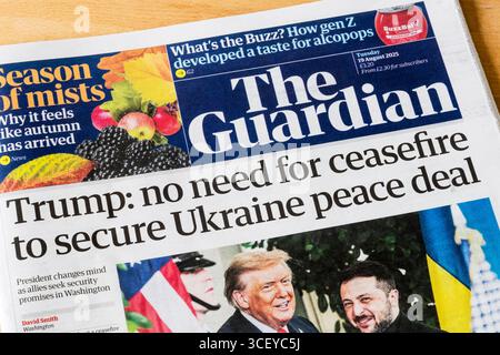 August 2025. Die Titelzeile des Guardian lautet Trump: Kein Waffenstillstand zur Sicherung eines Friedensabkommens in der Ukraine. Stockfoto