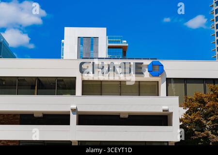 Seattle, Washington, USA – 29. Juli 2024: Markenlogo der Chase Bank. Logo-Marke des Finanzunternehmens Chase Bank. Firmenlogo Stockfoto
