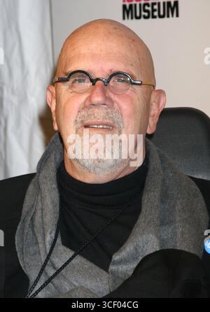 Chuck Close bei „First Look“, der großen Wiedereröffnung des New Museum in New York City - 28. November 2007 Stockfoto
