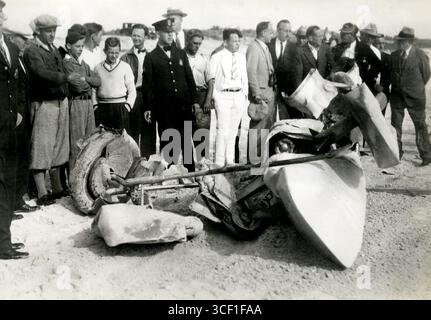1928 fuhr der britische Rennwagen Lockhardts mit 1000 ps in Daytona Beach, Florida, in voller Luft, was zu seinem tragischen Tod führte. Das Foto zeigt die Wrackteile des Autos nach dem Unfall. Stockfoto