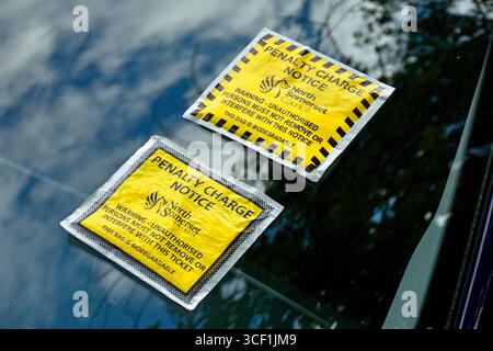 Benachrichtigung über Strafgebühren oder Parkschein in Bath, Großbritannien Stockfoto