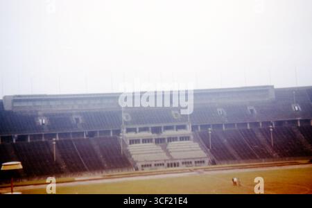 Das Berliner Olympiastadion wird im April 1963 renoviert. Ursprünglich für die Olympischen Sommerspiele 1936 gebaut. Stockfoto