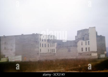 Ruine des Bayernhofs an der Potsdamer Straße, Berlin, April 1963. Einst ein großartiger Veranstaltungsort in der Nähe des Potsdamer Platzes, nach dem Zweiten Weltkrieg verfallen Stockfoto