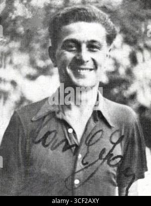 Jan Kasík (1916–1969) war ein tschechischer Widerstandskämpfer, der sich während des Zweiten Weltkriegs der tschechoslowakischen Einheit in Polen anschloss. 1941 stürzte er im Rahmen einer Sondermission in das Protektorat Böhmen und Mähren. Kasík verriet später seine Mission und wurde nach seiner Verhaftung Informant der Gestapo. Er wurde zum Tode verurteilt und trat der deutschen Armee bei. Stockfoto