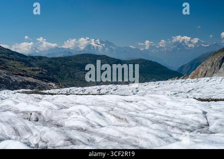 Hohe schweizer Berge vom Großen Aletschgletscher aus gesehen Stockfoto