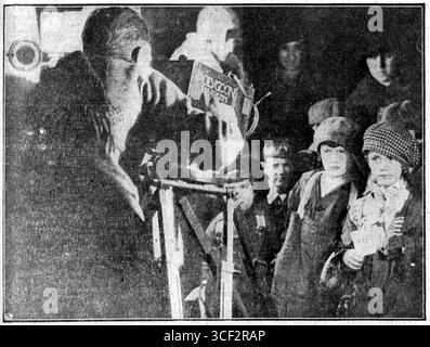 1926 beschäftigte Metro-Goldwyn-Mayer (MGM) niederländische Polygoon-Filmemacher, um Aufnahmen von Kandidaten für Kinderschauspieler zu machen, die auf der Suche nach einem niederländischen Äquivalent zu Jackie Coogan, einem amerikanischen Kinderstar, waren. Stockfoto