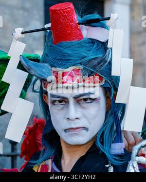 Edinburgh, Schottland, Großbritannien. August 2025. Schauspieler der japanischen Gruppe Kano Jogi, die ihre Show The Anonymous Monsters beim Edinburgh Fringe Festival aufführen. Iain Masterton/Alamy Live News Stockfoto