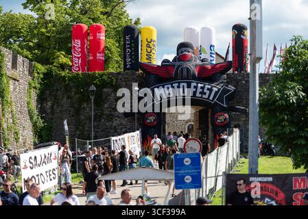 Eintritt zum Moto fest im Kastel Fort in Banja Luka, Moto Meeting Stockfoto