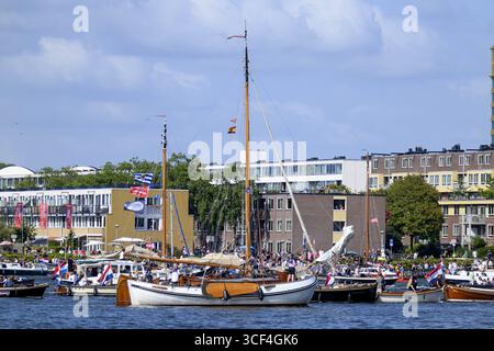 Amsterdam, Niederlande, 2011-08-20 16:02:02 AMSTERDAM, 20-08-2025 2025, Sail Amsterdam. Sail Amsterdam ist eine fünfjährige, mehrtägige Seeveranstaltung in Amsterdam. Es dreht sich um eine Armada von monumentalen Segelschiffen, die nach einer Parade durch den Nordseekanal mehrere Tage entlang des IJ River Kais und in den großen IJ Häfen anlegen. FOTO: NLBeeld/Patrick van EMST Credit: NL Beeld / Patrick van EMST Stockfoto
