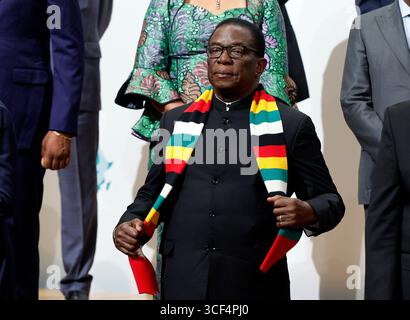 Yokohama, Kanagawa, Japan. August 2025. Der Präsident Simbabwes Emmerson Mnangagwa bereitet sich vor einer Fotosession der Internationalen Konferenz für afrikanische Entwicklung (TICAD IX) in Tokio (Japan) am 20. August 2025 in Yokohama, nahe Tokio, vor. Rund 50 afrikanische staaten und internationale Organisationen nehmen an der dreitägigen TICAD IX Teil. (Credit Image: © POOL via ZUMA Press Wire) NUR REDAKTIONELLE NUTZUNG! Nicht für kommerzielle ZWECKE! Stockfoto