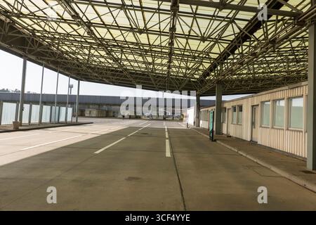 Deutsches Teilungsdenkmal am ehemaligen Grenzübergang Marienborn-Helmstedt, Deutschland, Sachsen-Anhalt, Sommersdorf Stockfoto