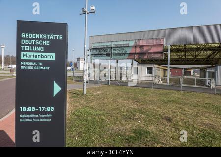Deutsches Teilungsdenkmal am ehemaligen Grenzübergang Marienborn-Helmstedt, Deutschland, Sachsen-Anhalt, Sommersdorf Stockfoto