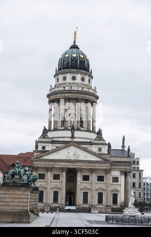 Blick über den Gendarmenmarkt zum Deutschen Dom, Deutschland, Berlin Stockfoto