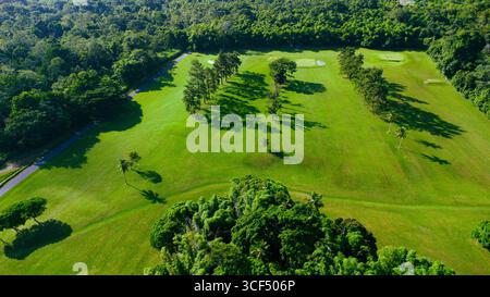 Der wunderschöne malerische Blick auf die Grüns in Chaguaramas Trinidad. Stockfoto