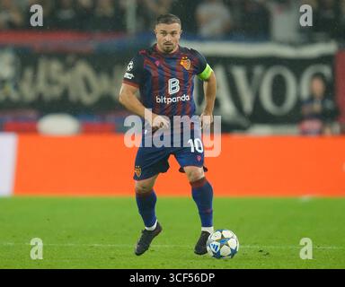 Basel, Schweiz. August 2025. Der FC Basel 1893 Mittelfeldspieler XHERDAN SHAQIRI (10) bewegt den Ball während des UEFA Champions League Playoff-Spiels zwischen dem FC Basel 1893 und dem FC Kopenhagen am 20. August 2025 in Basel. Das Spiel endete mit 1-1 Unentschieden. (Kreditbild: © Scott Coleman/ZUMA Press Wire) NUR REDAKTIONELLE VERWENDUNG! Nicht für kommerzielle ZWECKE! Stockfoto