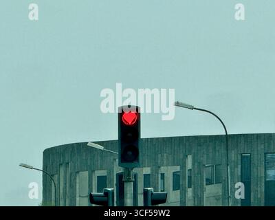 Ampel in Herzform in der Nähe des Kulturzentrums Hof in Akureyri, Island. Stockfoto