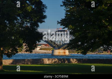 Die Peace Bridge über den Niagara River verbindet die Niagara Falls, Ontario, mit Buffalo, New York, USA Stockfoto