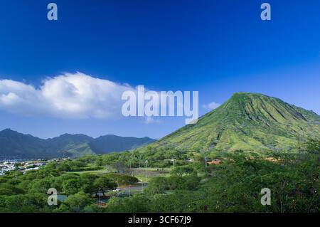 Kohelepelepe Peak steigt 1207 Fuß, Koko Head Crater, Hawaii Kai, Oahu, Hawaii, USA. Koko Crater ist der höchste Tuffring Hawaiis und wurde App gegründet Stockfoto