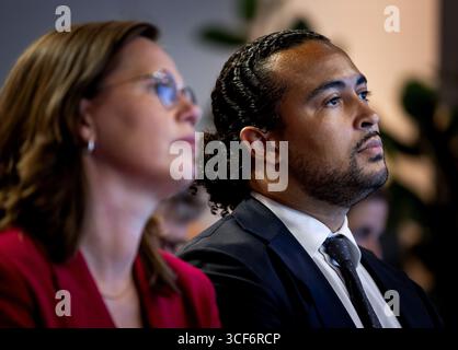 DER HAAG – Parteiführer Mirjam Bikker und Don Ceder bei der Präsentation des Wahlprogramms der Christlichen Union. Die nächsten Parlamentswahlen finden am 29. Oktober statt. ANP KOEN VAN WEEL niederlande aus - belgien aus Stockfoto