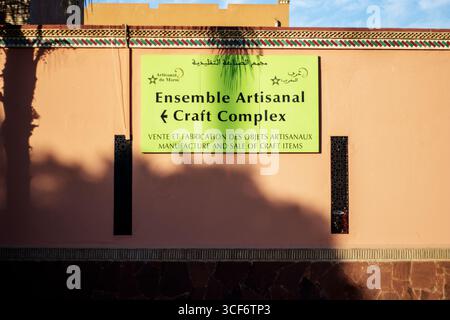 MARRAKESCH, MAROKKO - 16. MAI 2024 Ensemble Kunsthandwerk Einkaufskomplex Stockfoto